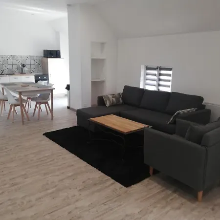 Neuf Apartment